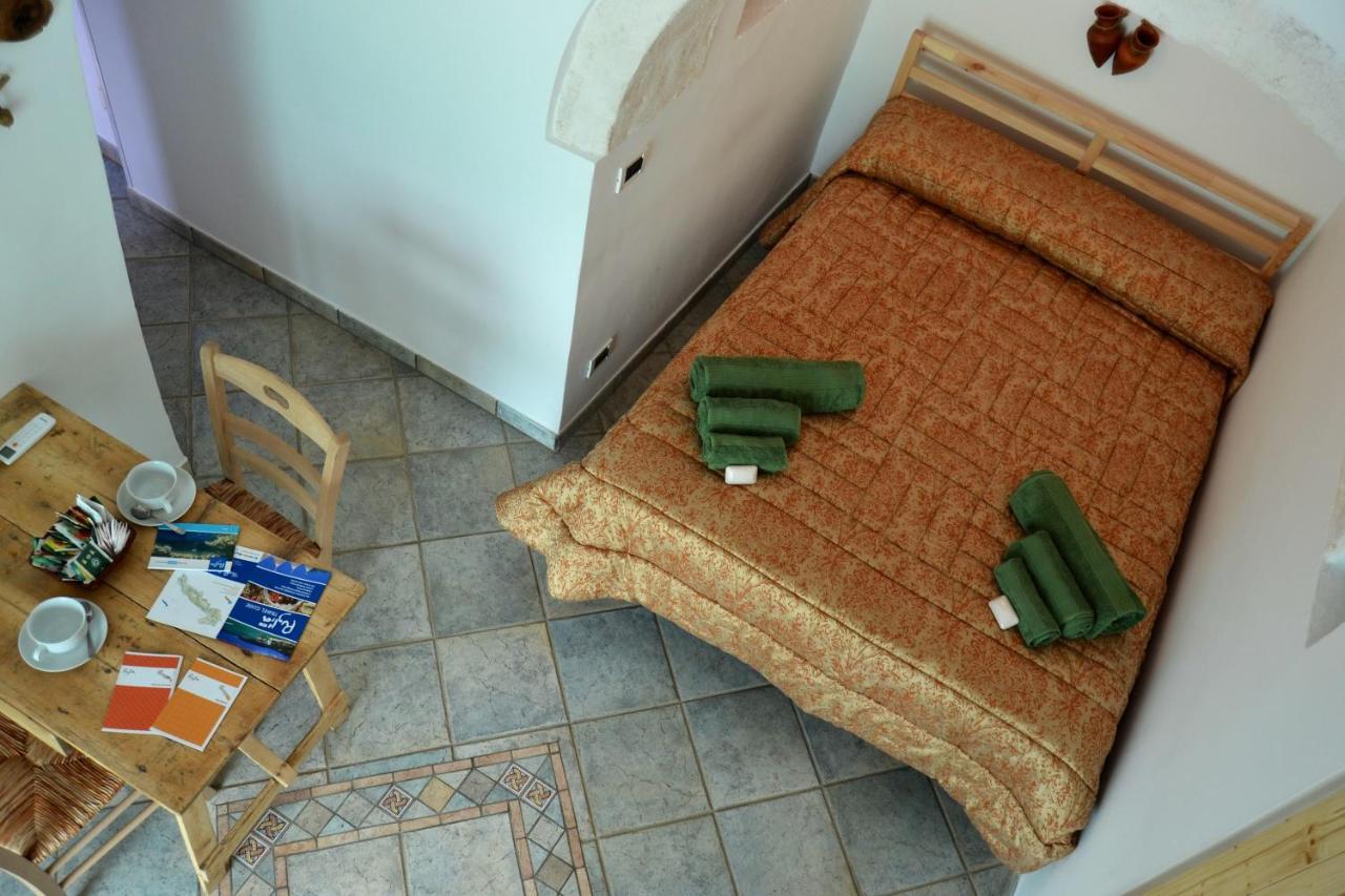 Trullo Al Monte Bed & Breakfast เชจลีเมสซาปิกา ภายนอก รูปภาพ