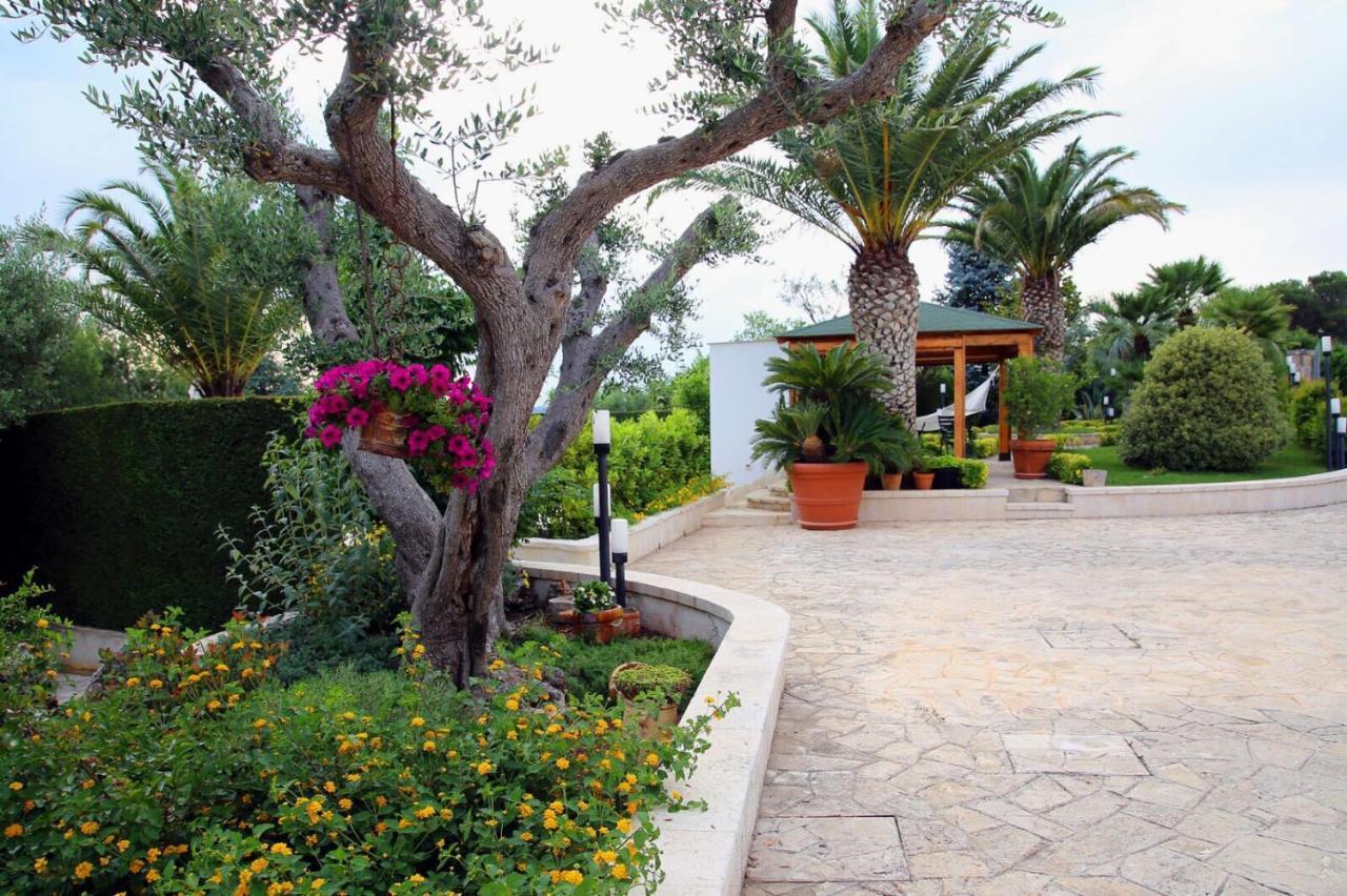 Trullo Al Monte Bed & Breakfast เชจลีเมสซาปิกา ภายนอก รูปภาพ