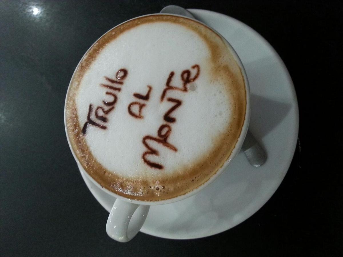 Trullo Al Monte Bed & Breakfast เชจลีเมสซาปิกา ภายนอก รูปภาพ